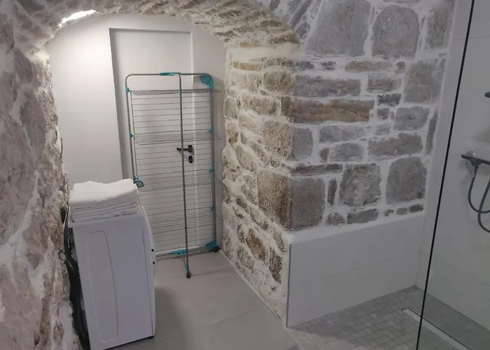 Apartment Stone Split