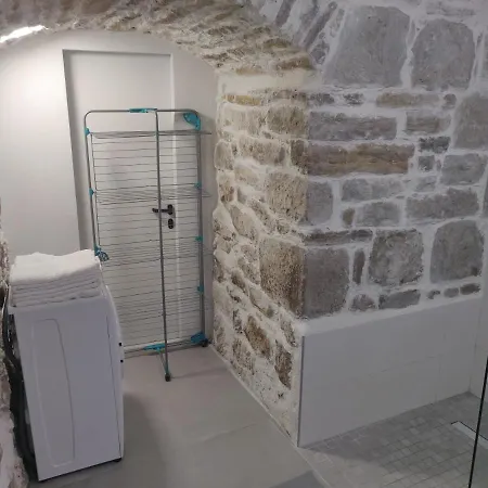 Apartment Stone Split